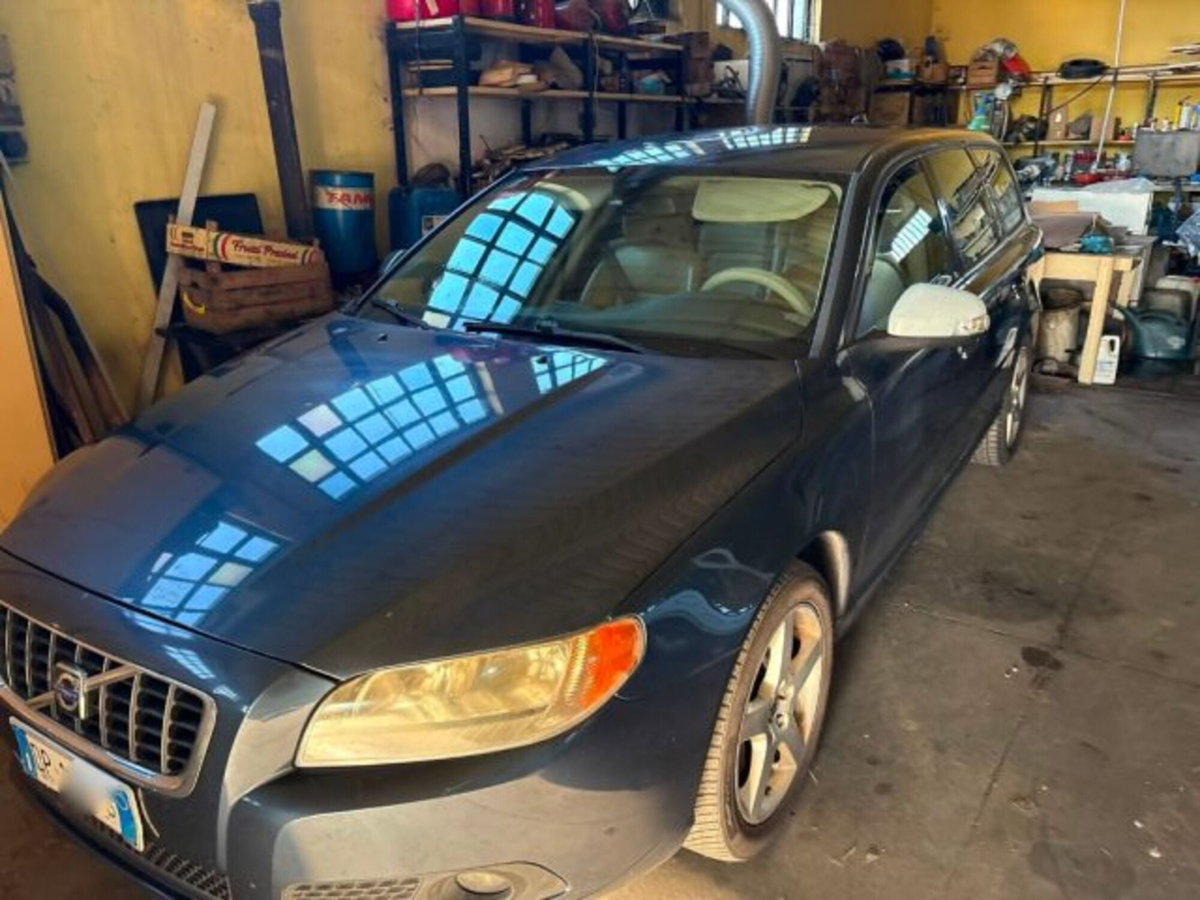 Volvo V70 2.4 D Momentum (6)