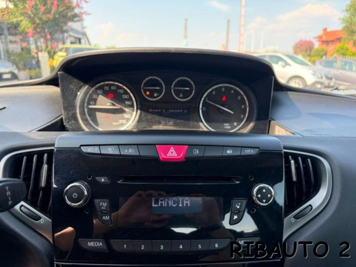Lancia Ypsilon 1.2 69 CV 5 porte Elle (12)