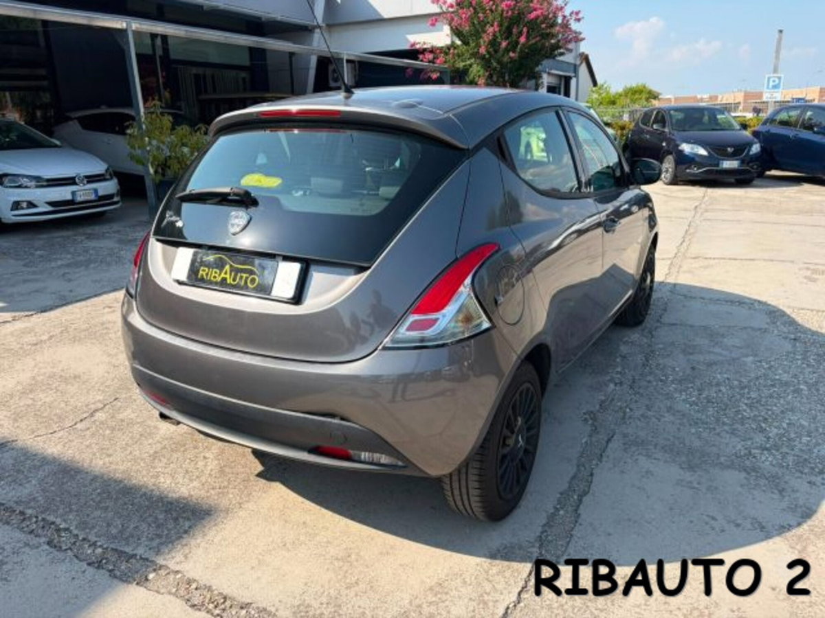 Lancia Ypsilon 1.2 69 CV 5 porte Elle (16)