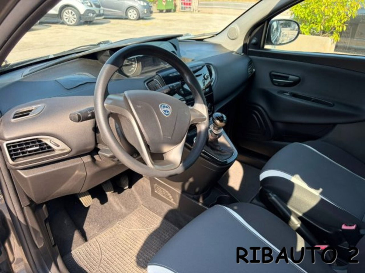 Lancia Ypsilon 1.2 69 CV 5 porte Elle (2)