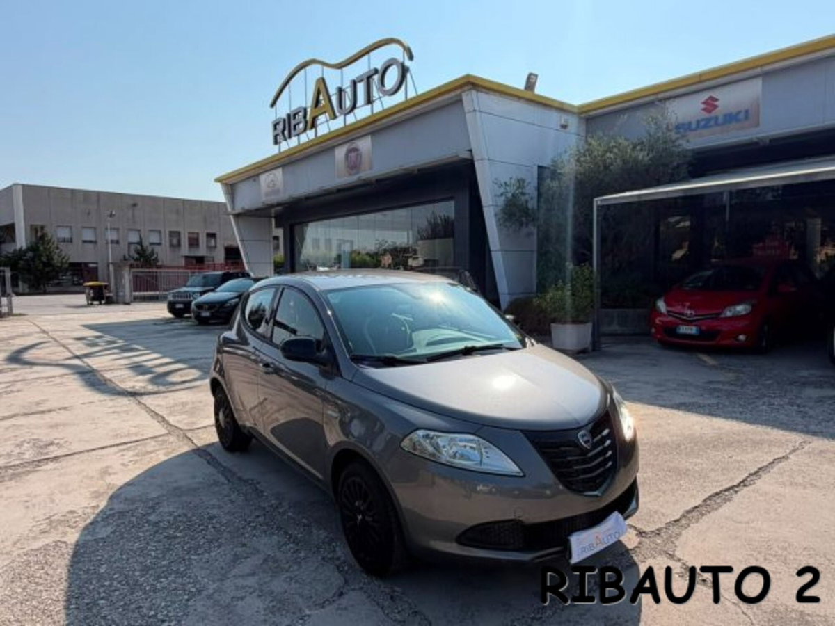 Lancia Ypsilon 1.2 69 CV 5 porte Elle (8)