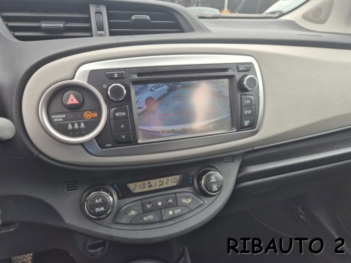Toyota Yaris 1.0 5 porte Active (12)