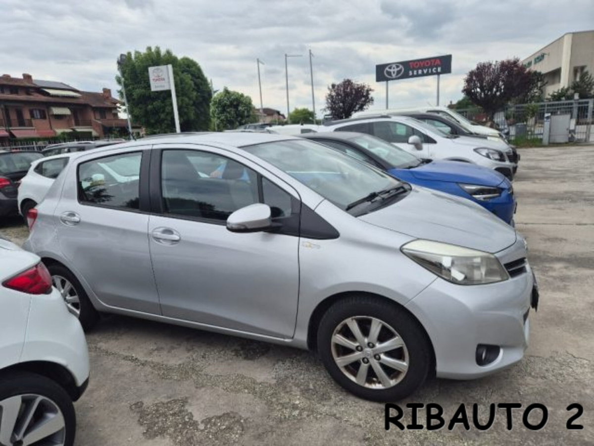 Toyota Yaris 1.0 5 porte Active (5)