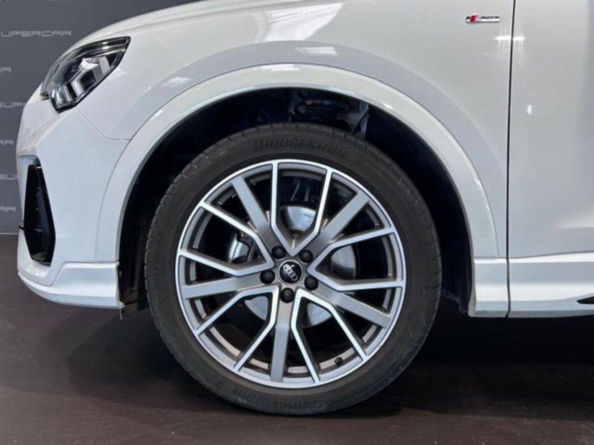 Audi Q3 35 2.0 tdi Identity Black s-tronic (8)