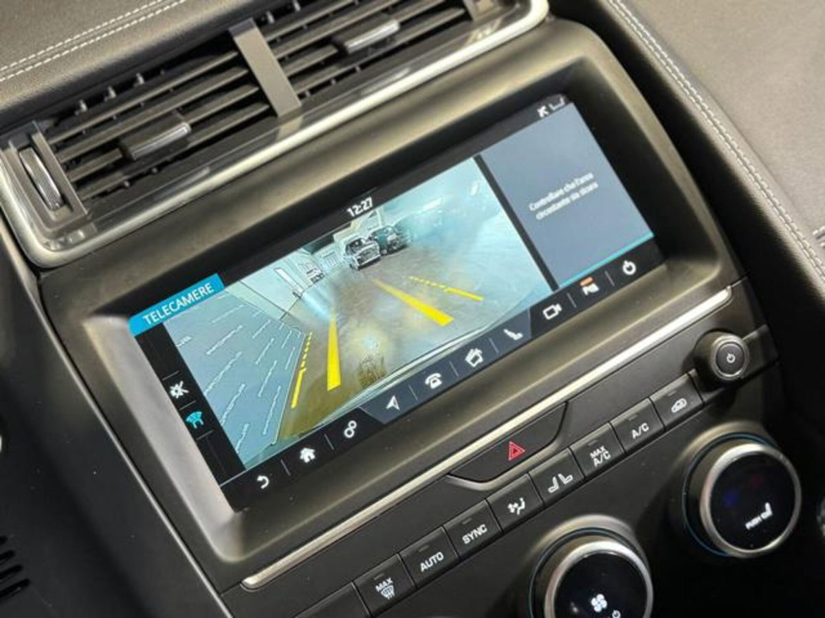 Jaguar E-Pace 2.0D 150 CV AWD aut. R-Dynamic (14)