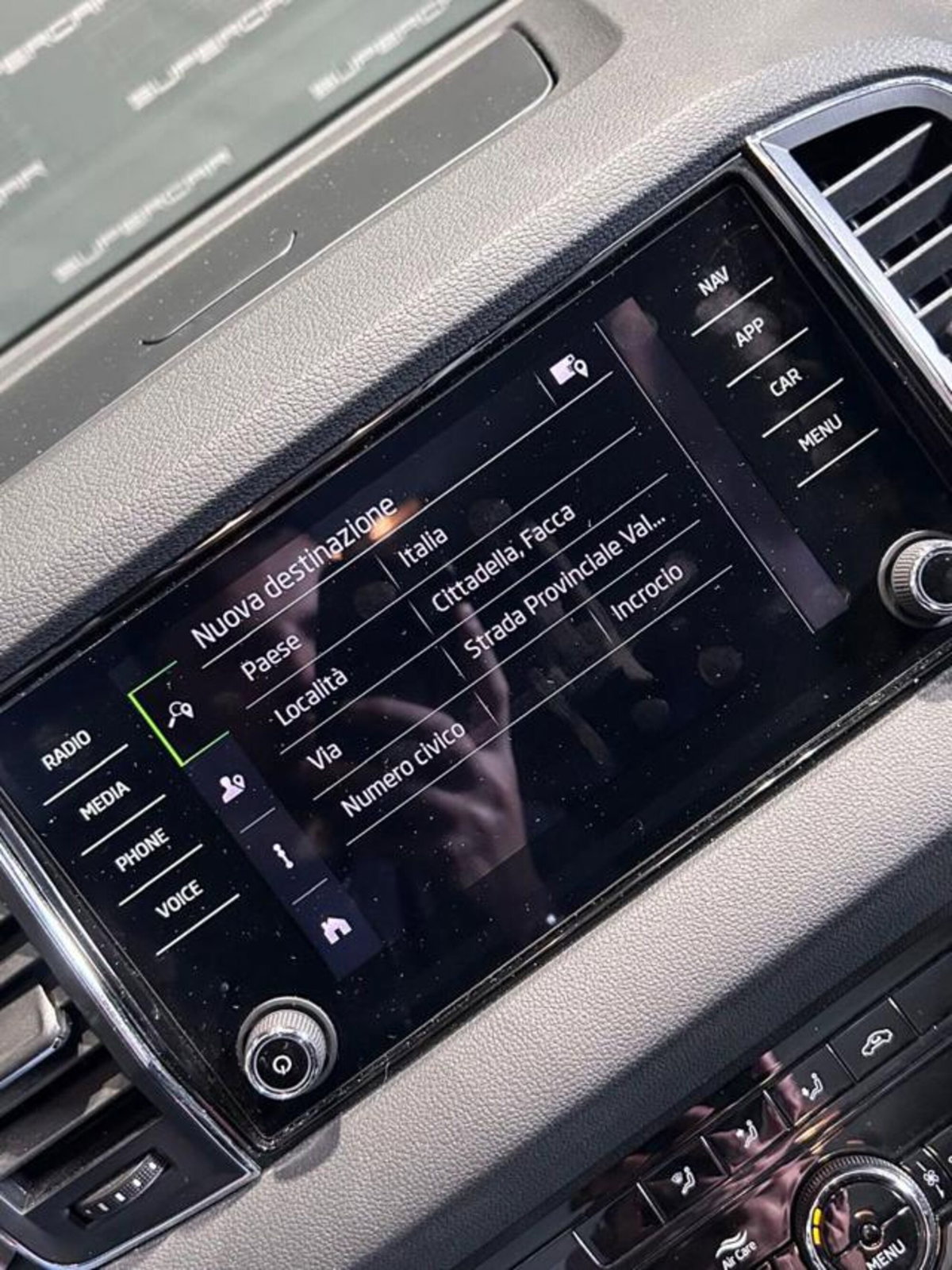 Skoda Karoq 2.0 TDI EVO SCR 115 CV DSG Executive (14)