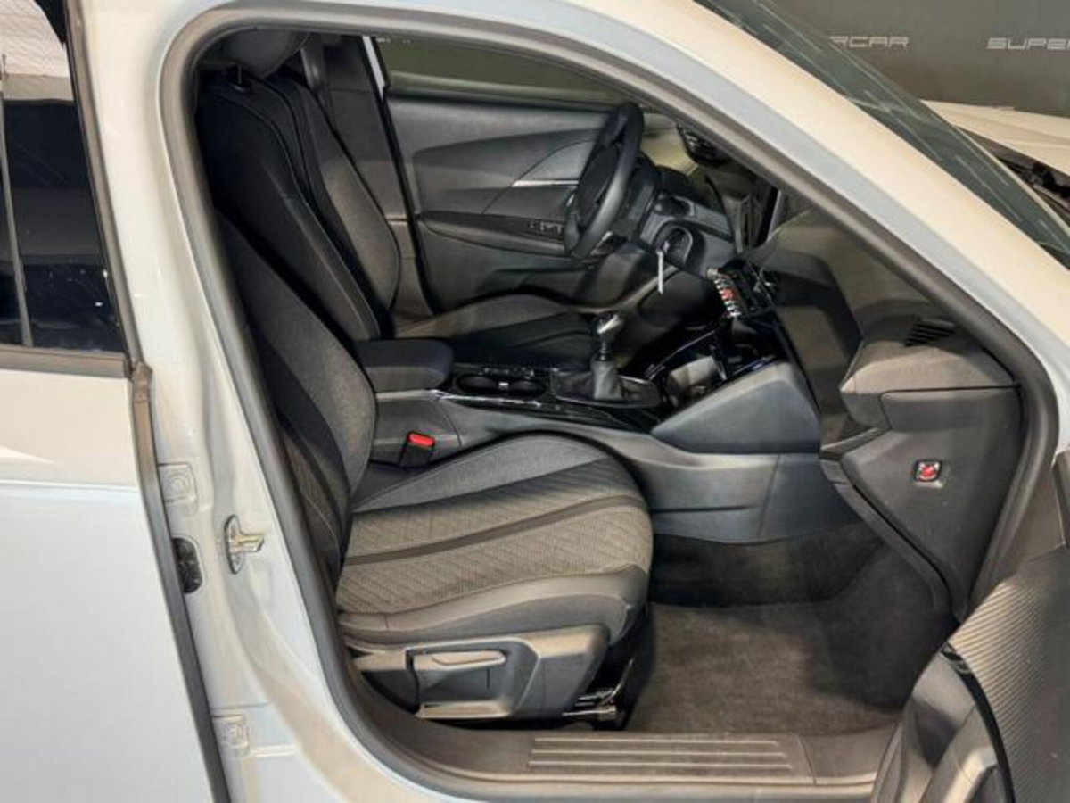 Peugeot 2008 PureTech 100 S&S Allure (12)