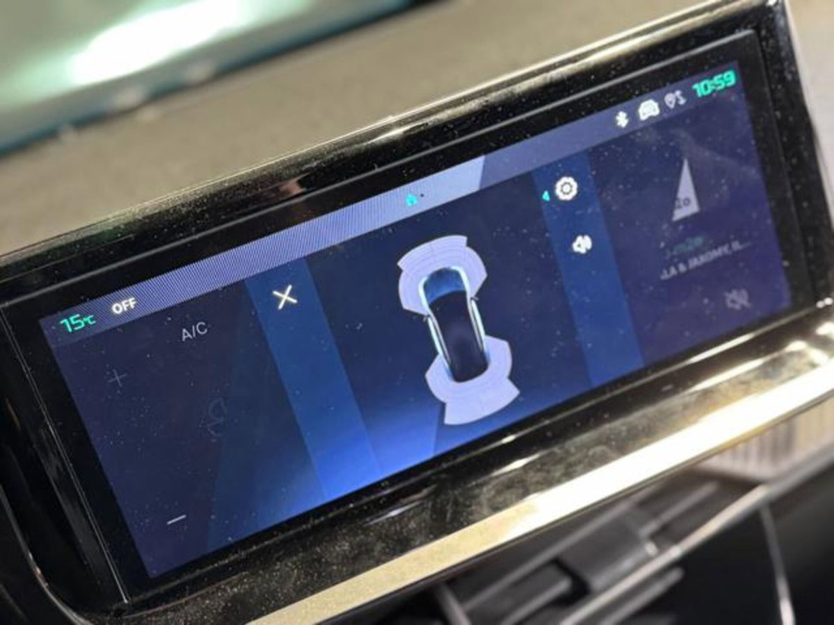 Peugeot 2008 PureTech 100 S&S Allure (15)