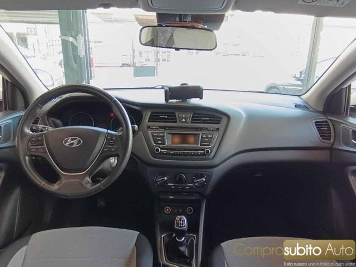 Hyundai i20 1.1 CRDi 12V 5 porte Comfort (11)