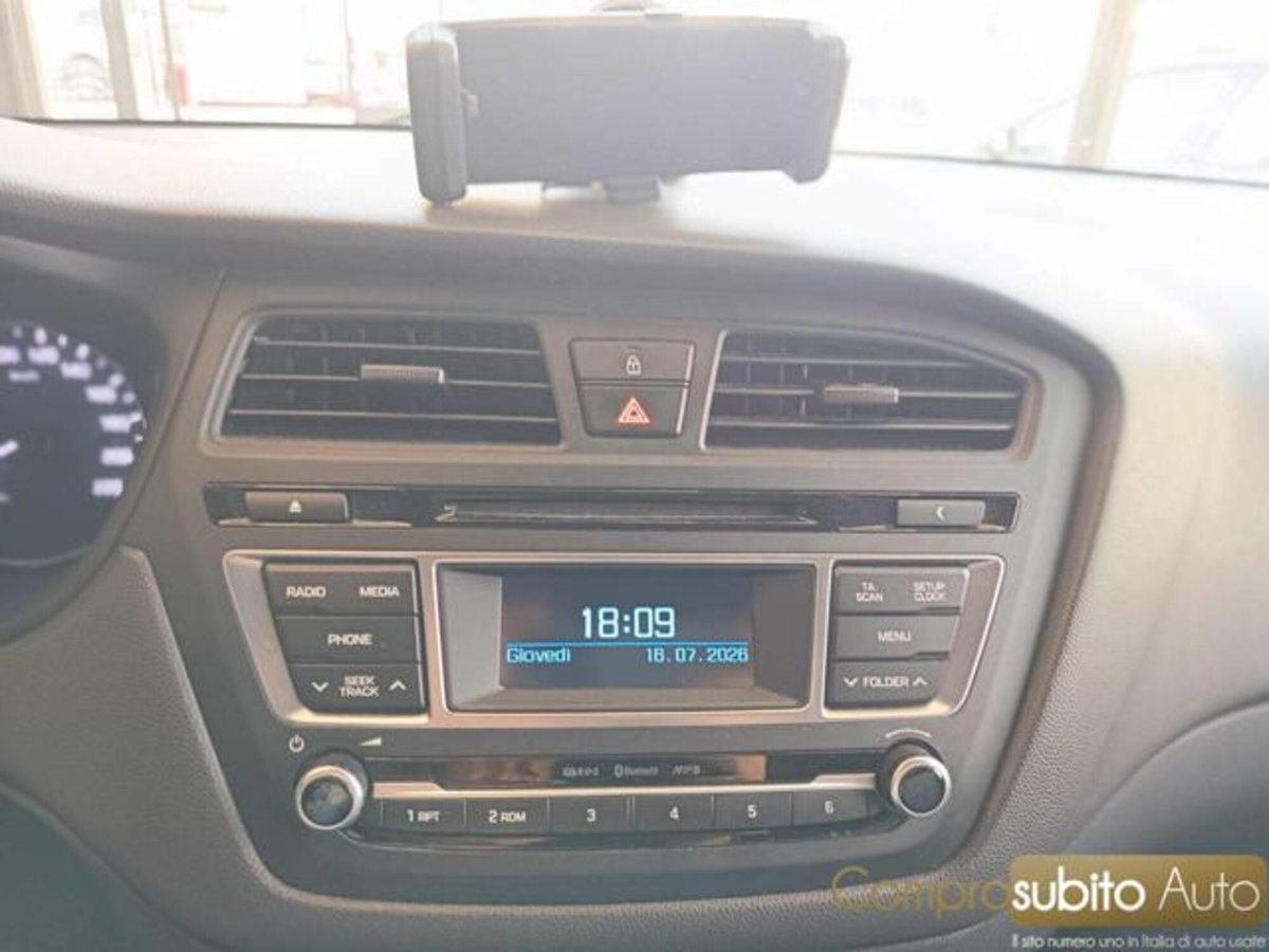 Hyundai i20 1.1 CRDi 12V 5 porte Comfort (15)