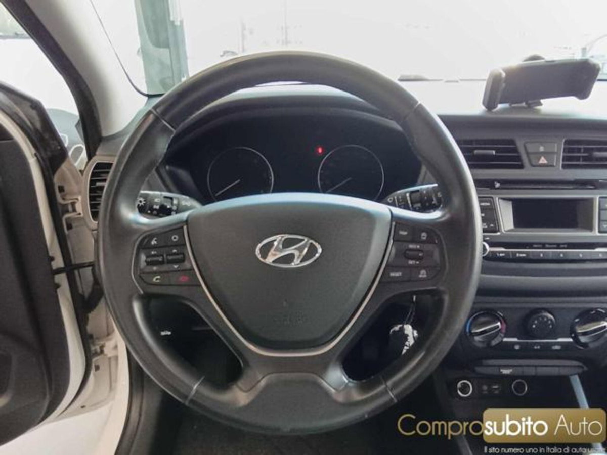 Hyundai i20 1.1 CRDi 12V 5 porte Comfort (17)