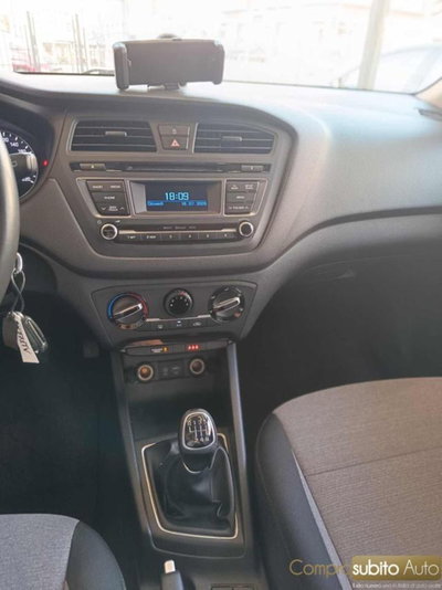 Hyundai i20 1.1 CRDi 12V 5 porte Comfort (18)