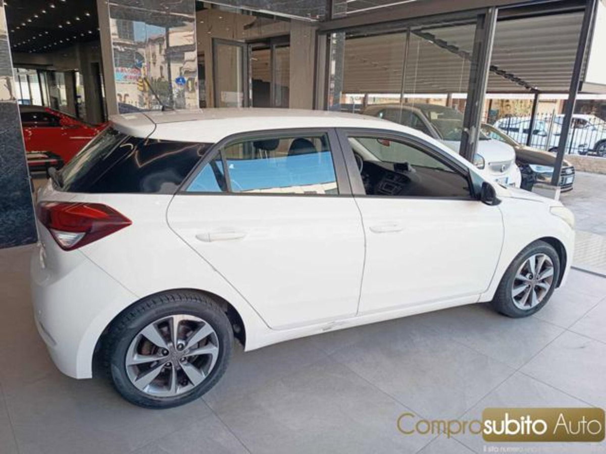 Hyundai i20 1.1 CRDi 12V 5 porte Comfort (7)