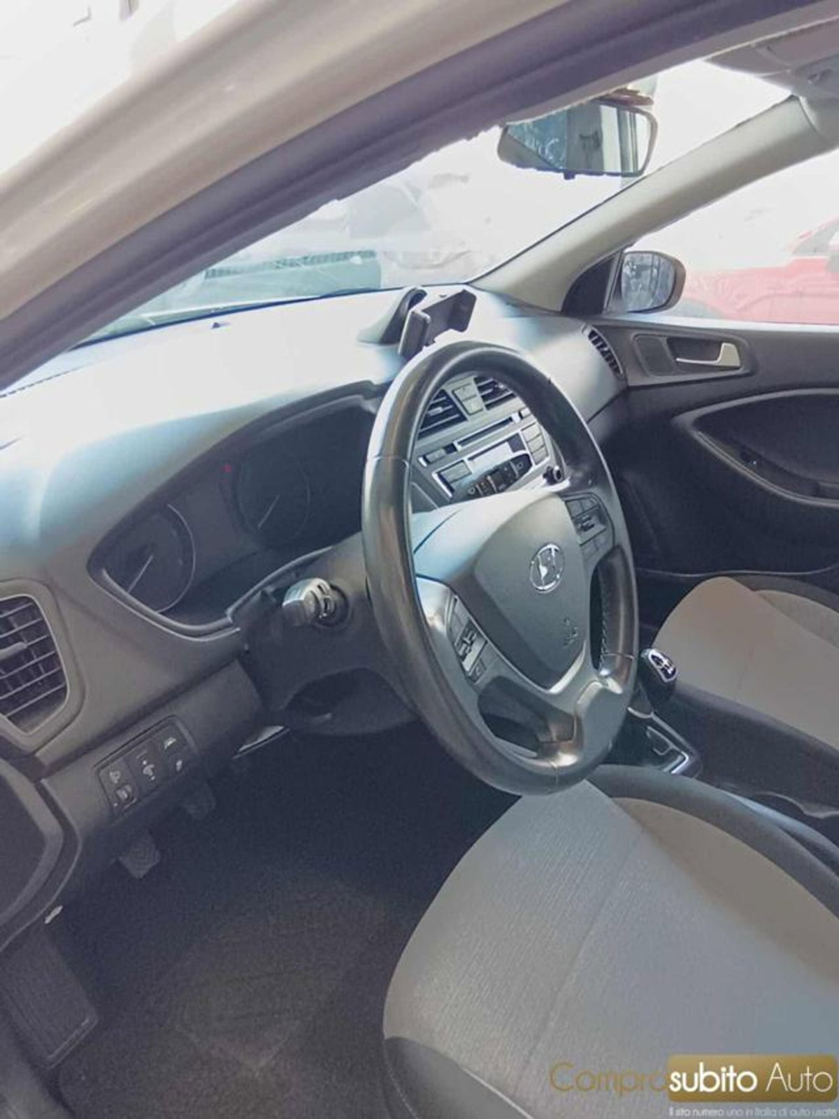 Hyundai i20 1.1 CRDi 12V 5 porte Comfort (9)