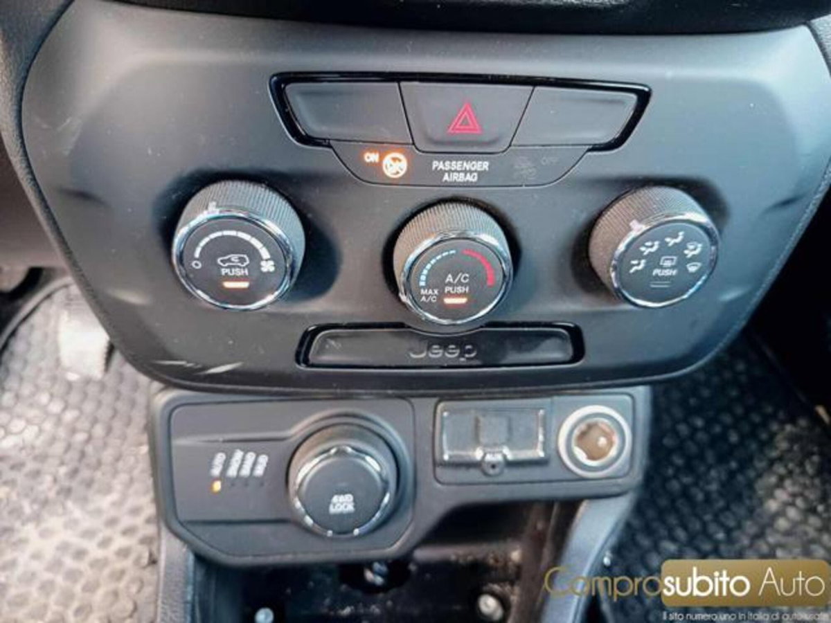Jeep Renegade 2.0 Mjt 140CV 4WD Active Drive Longitude (13)