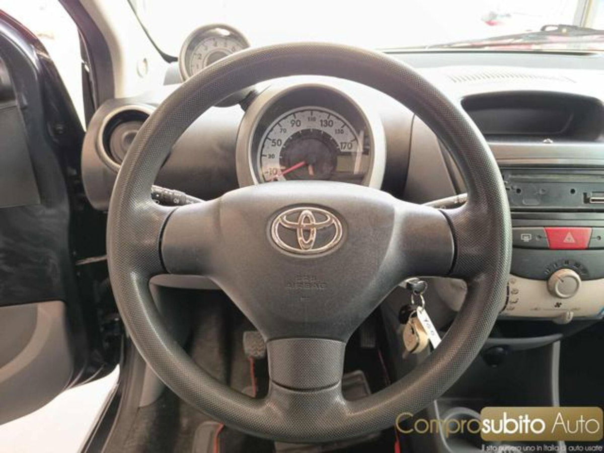 Toyota Aygo 1.0 12V VVT-i 5 porte (11)