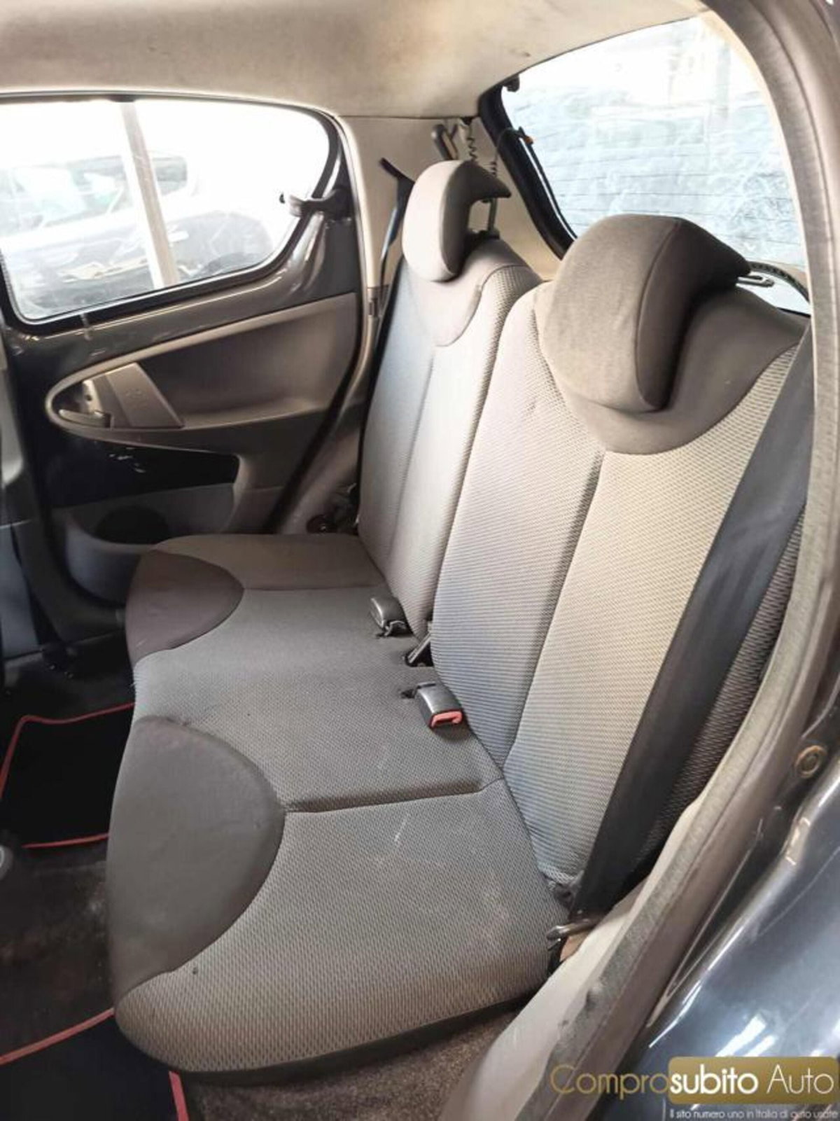 Toyota Aygo 1.0 12V VVT-i 5 porte (14)