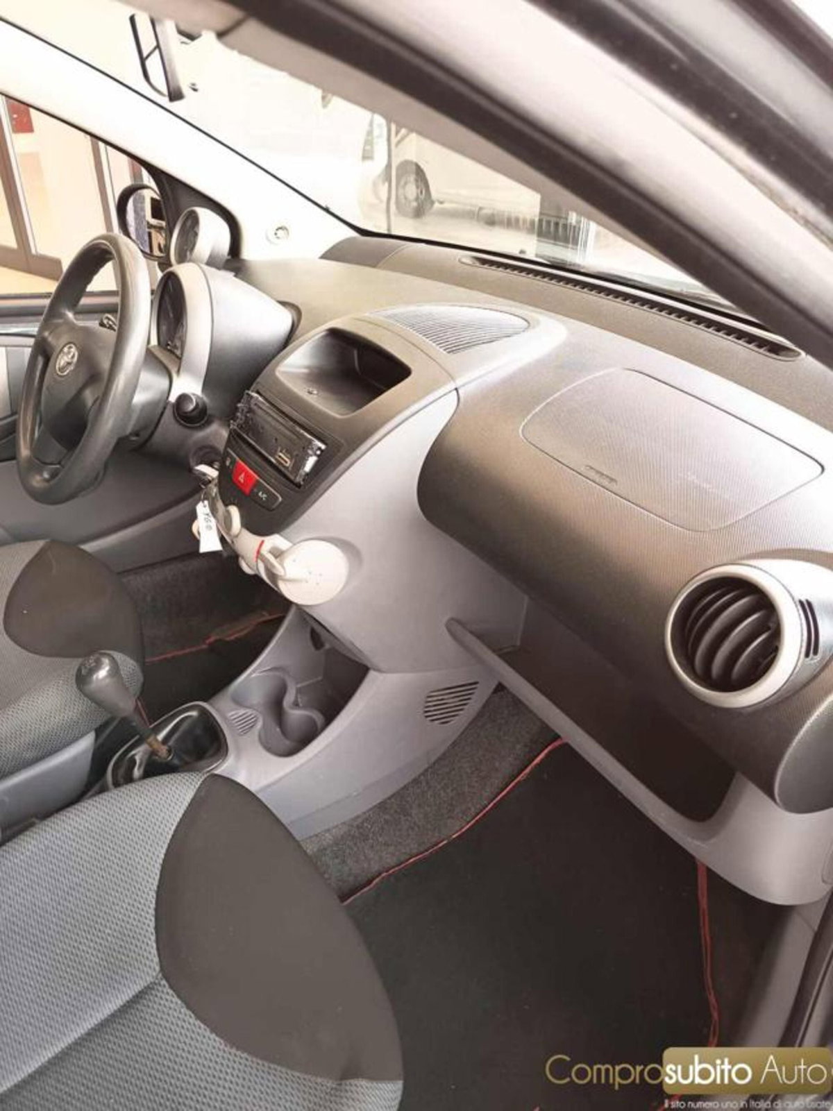 Toyota Aygo 1.0 12V VVT-i 5 porte (19)
