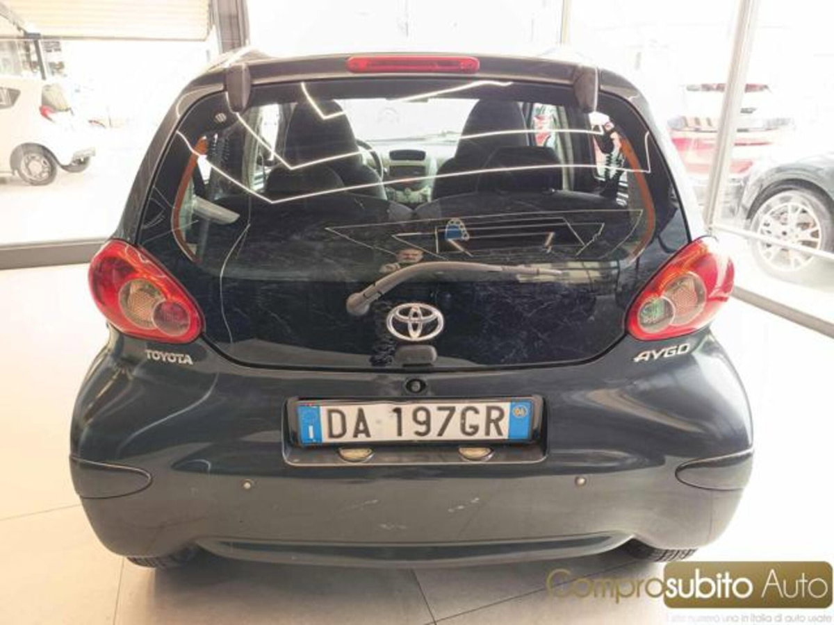 Toyota Aygo 1.0 12V VVT-i 5 porte (5)