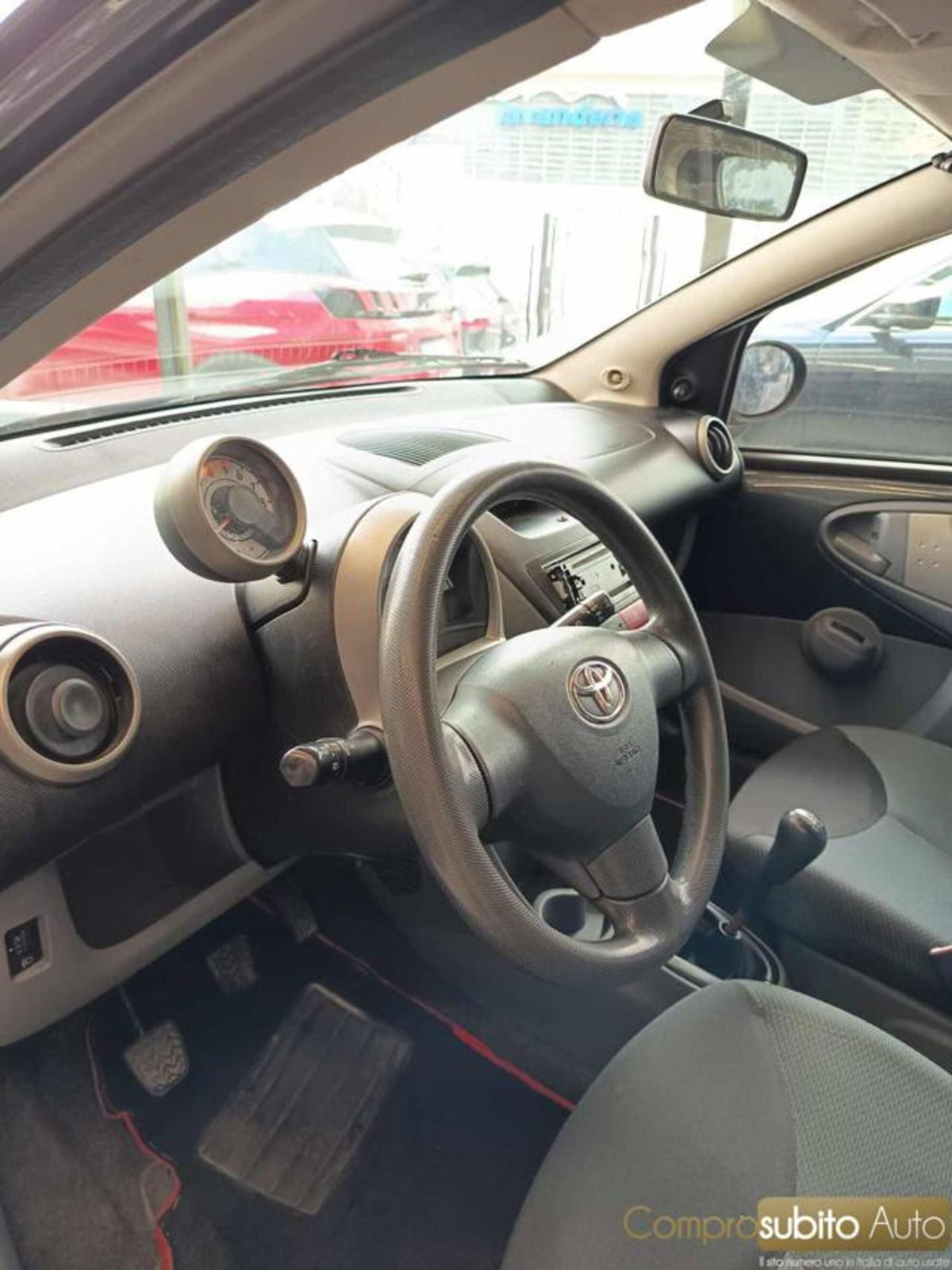 Toyota Aygo 1.0 12V VVT-i 5 porte (9)
