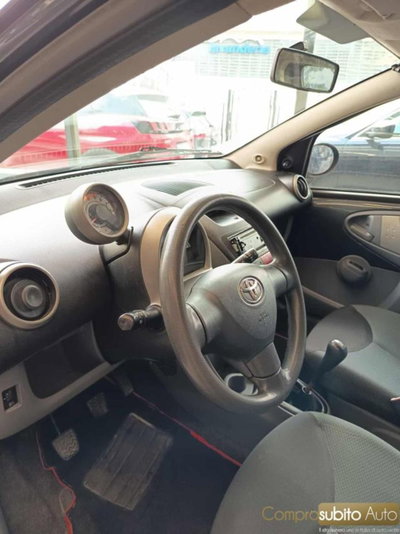 Toyota Aygo 1.0 12V VVT-i 5 porte (9)