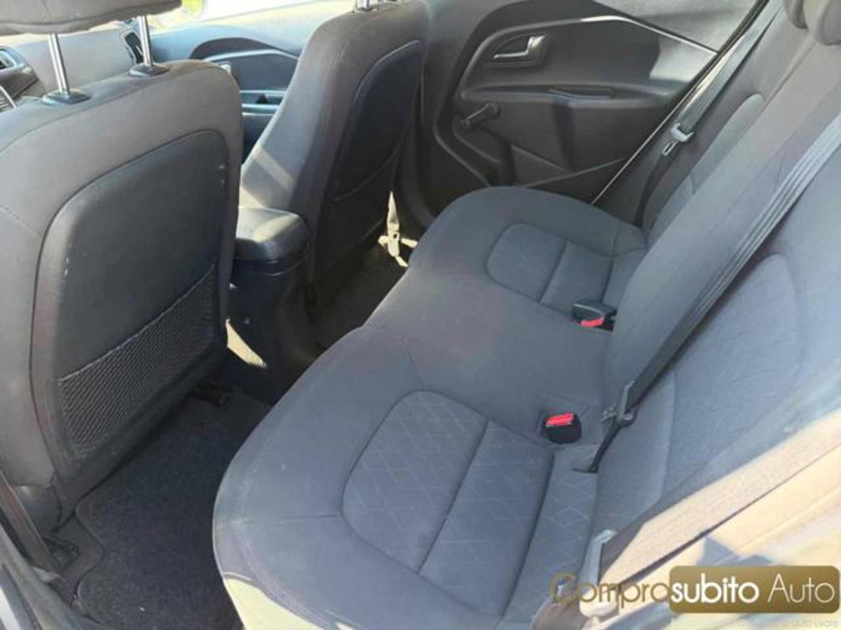 Kia Rio 1.1 CRDi 5p. Cool (11)