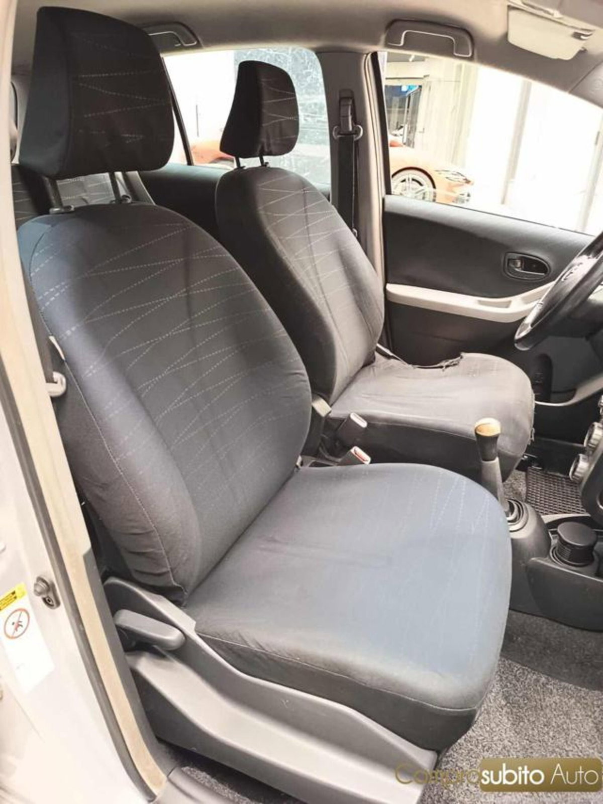 Toyota Yaris 1.0 5 porte (16)
