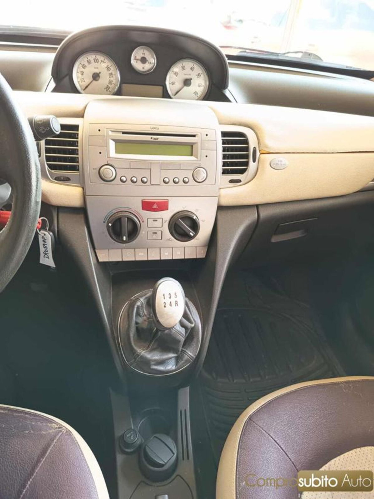 Lancia Ypsilon 1.2 Platino (14)