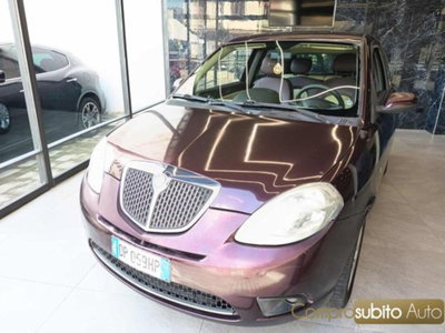 Lancia Ypsilon 1.2 Platino (2)