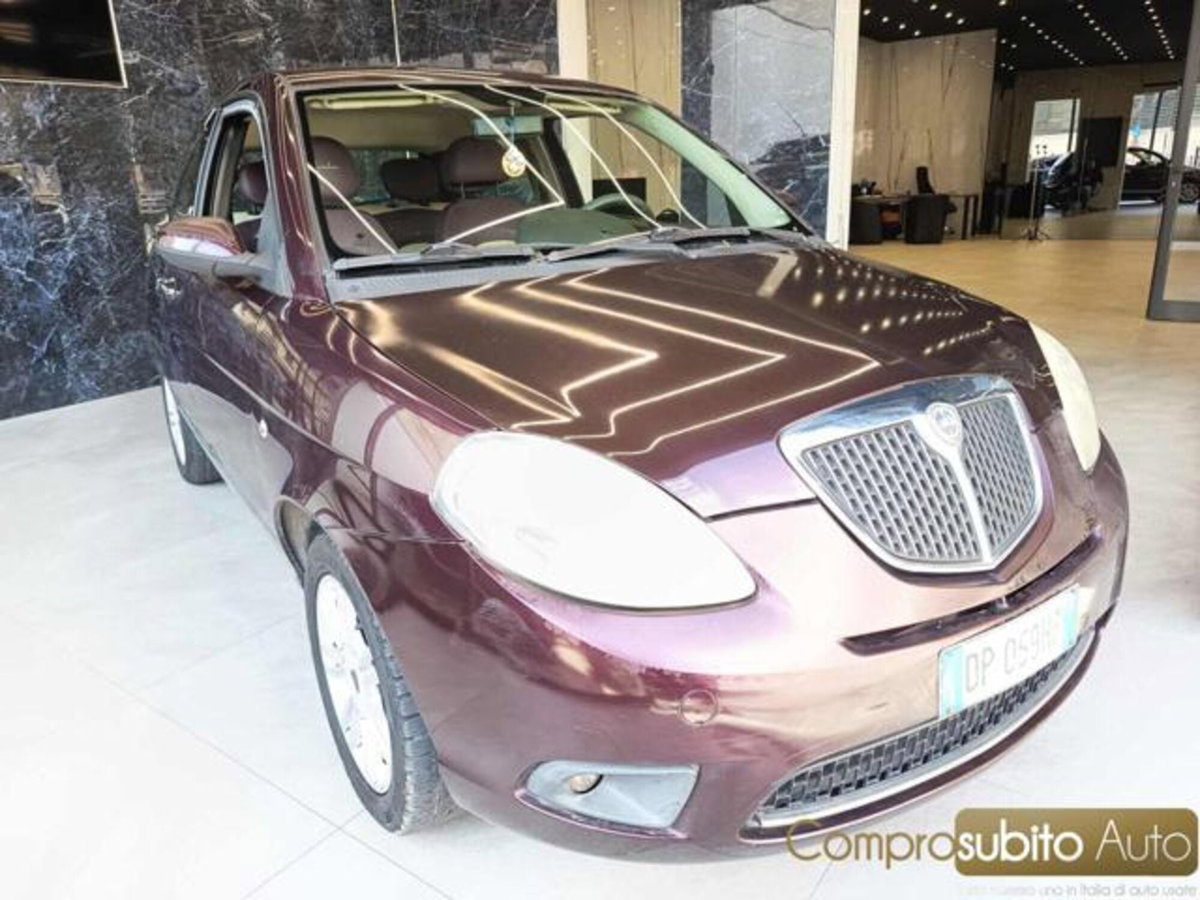 Lancia Ypsilon 1.2 Platino (3)