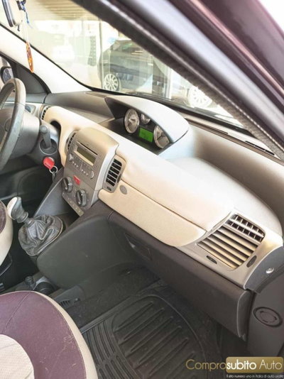 Lancia Ypsilon 1.2 Platino (9)