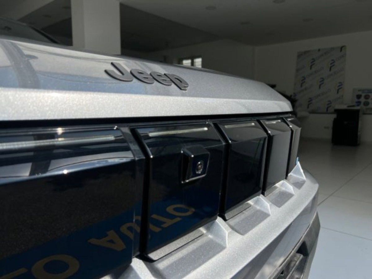 Jeep Compass full-electric First Edition fwd 213cv auto (18)
