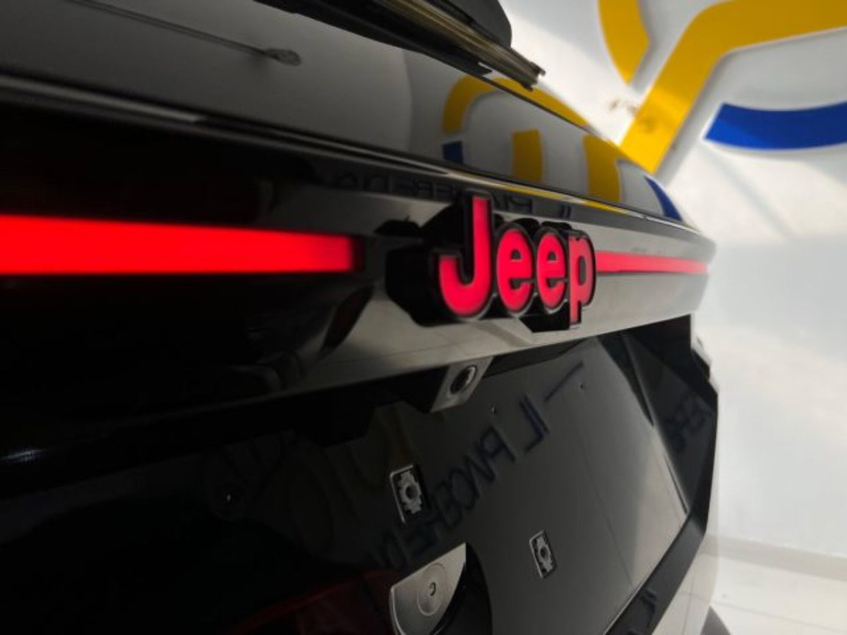 Jeep Compass full-electric First Edition fwd 213cv auto (13)