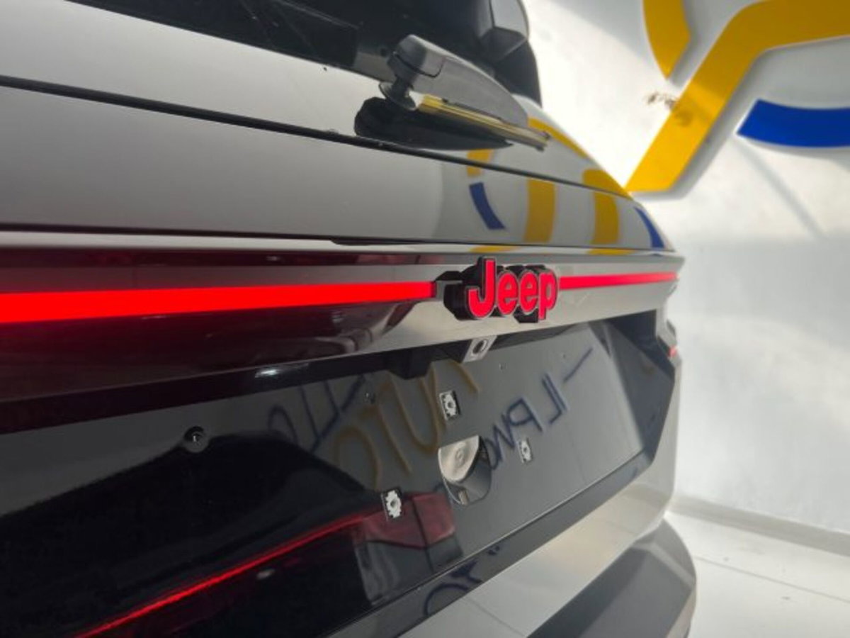 Jeep Compass full-electric First Edition fwd 213cv auto (17)