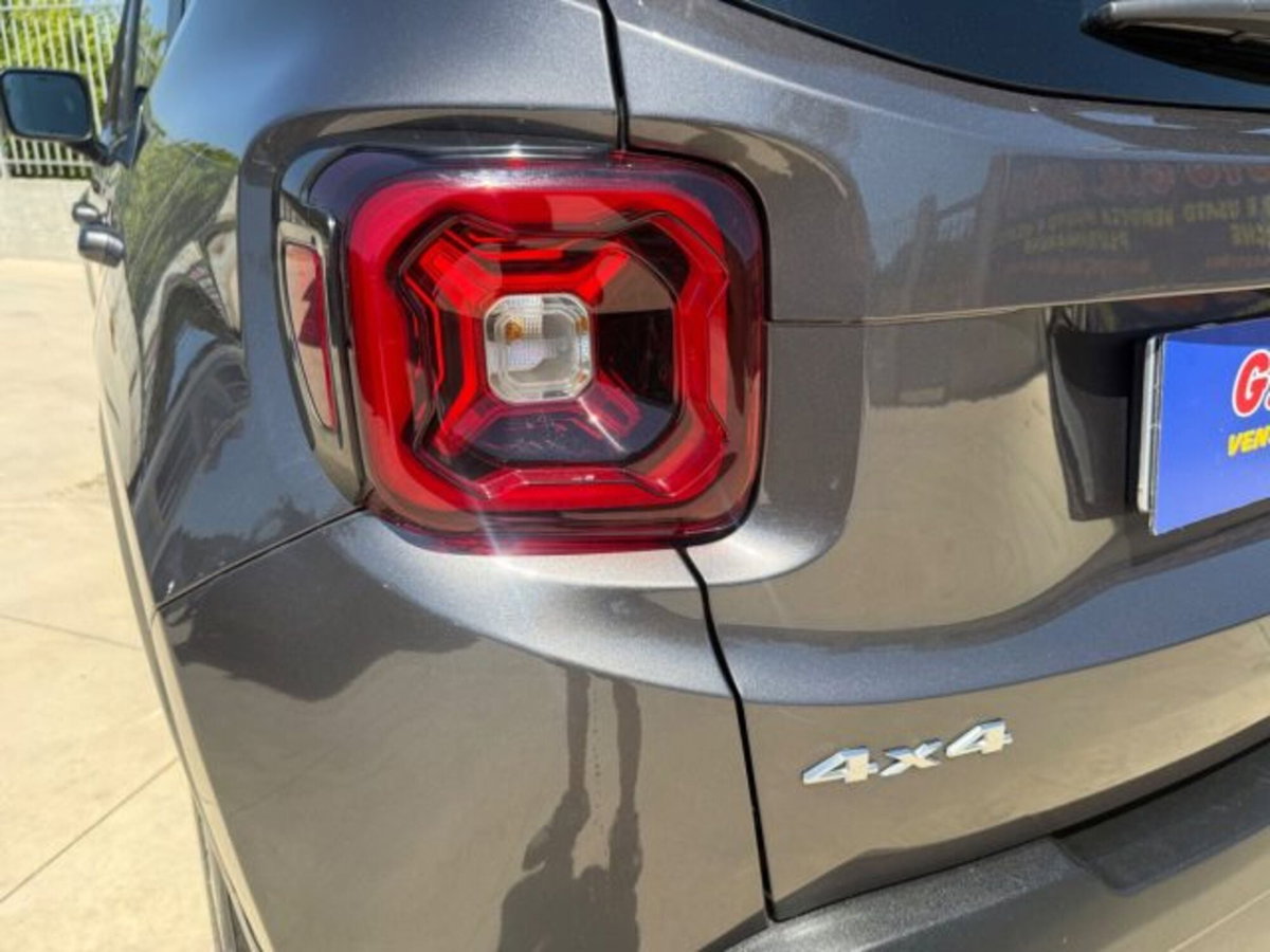 Jeep Renegade 2.0 Mjt 140CV 4WD Active Drive Limited (12)