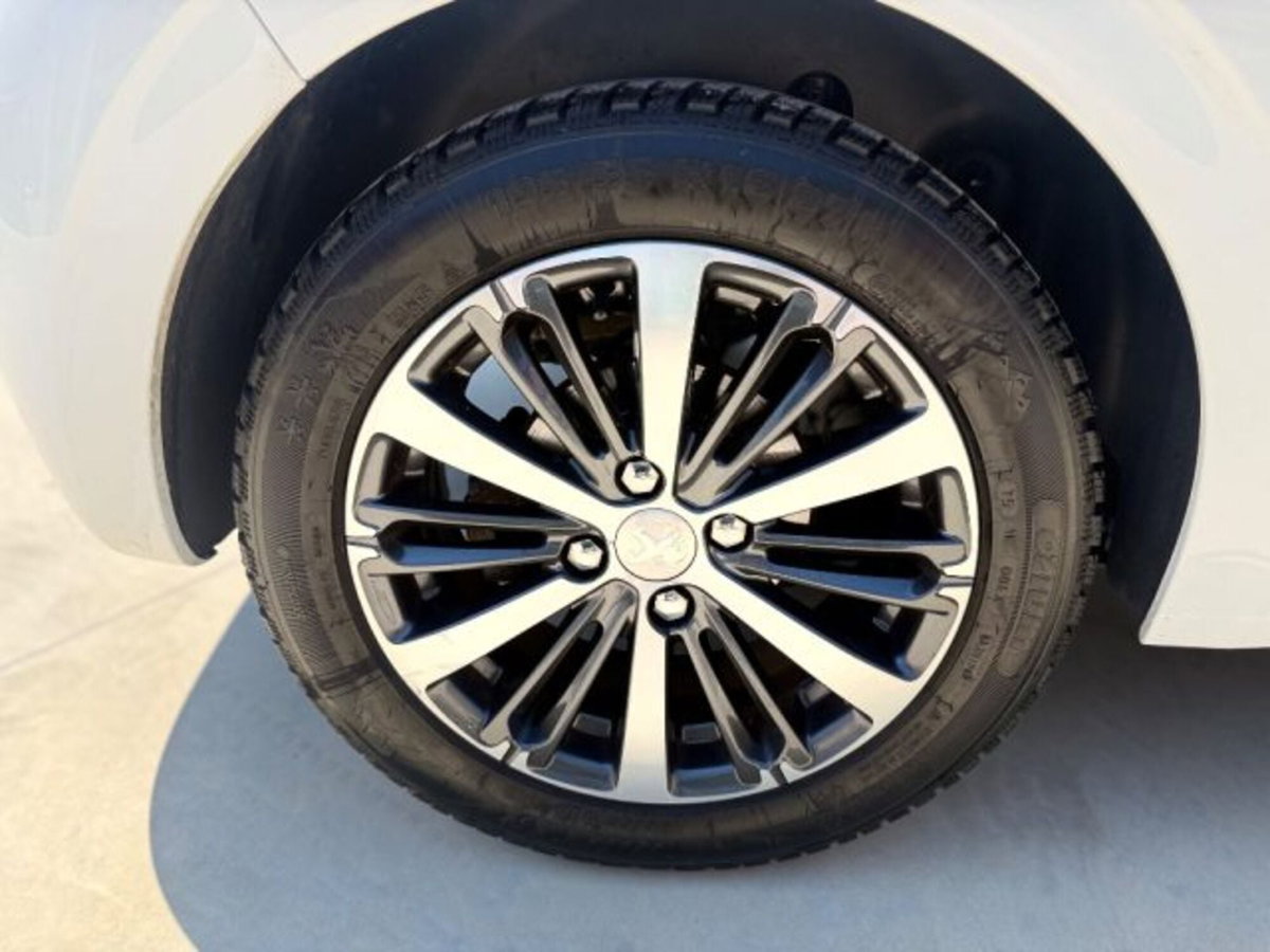 Peugeot 208 1.2 puretech Active s&s 100cv (10)