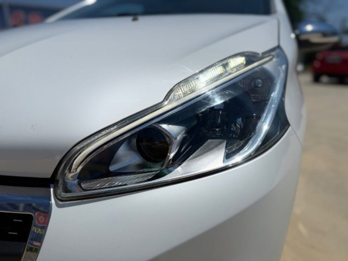Peugeot 208 1.2 puretech Active s&s 100cv (9)
