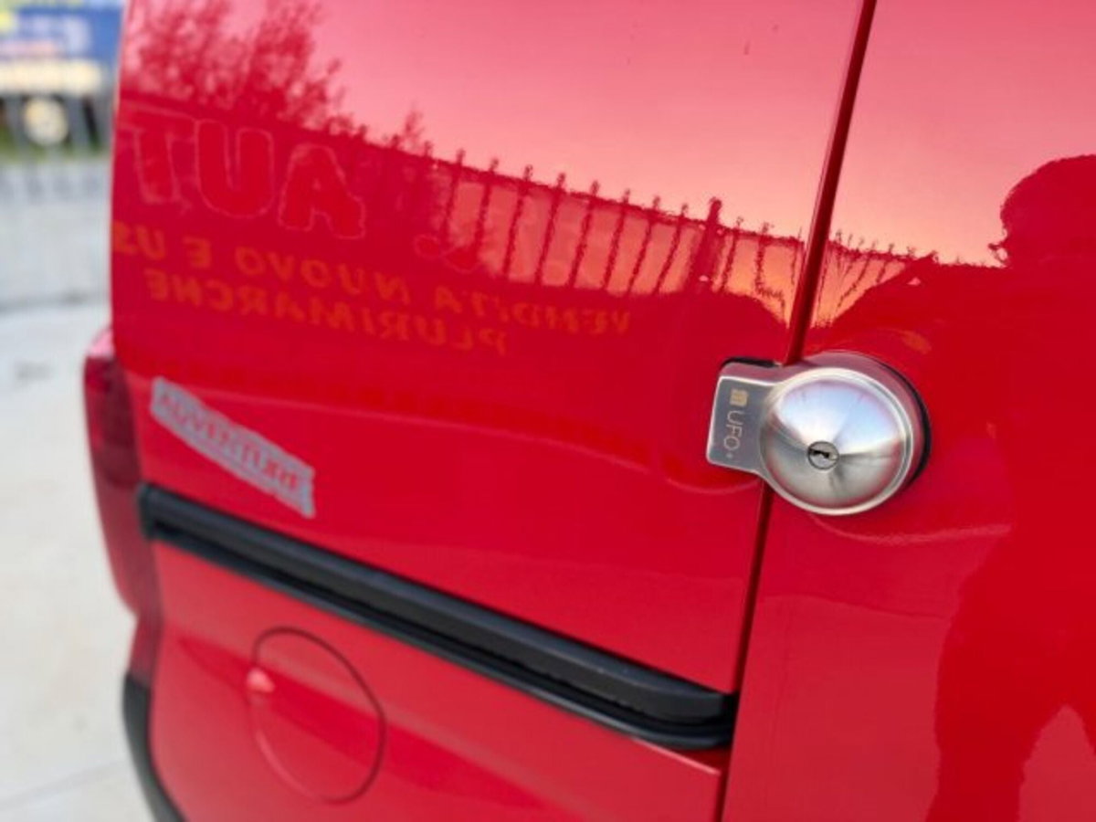 Fiat Fiorino combi N1 1.3 mjt 95cv Adventure (9)