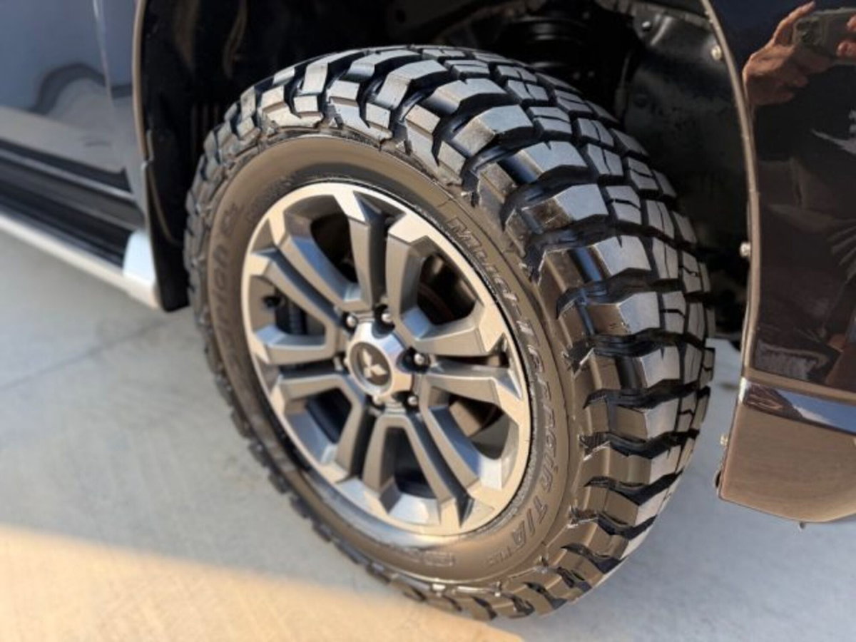 Mitsubishi L200 2.3 D Double Cab 4x4 Hurricane (12)