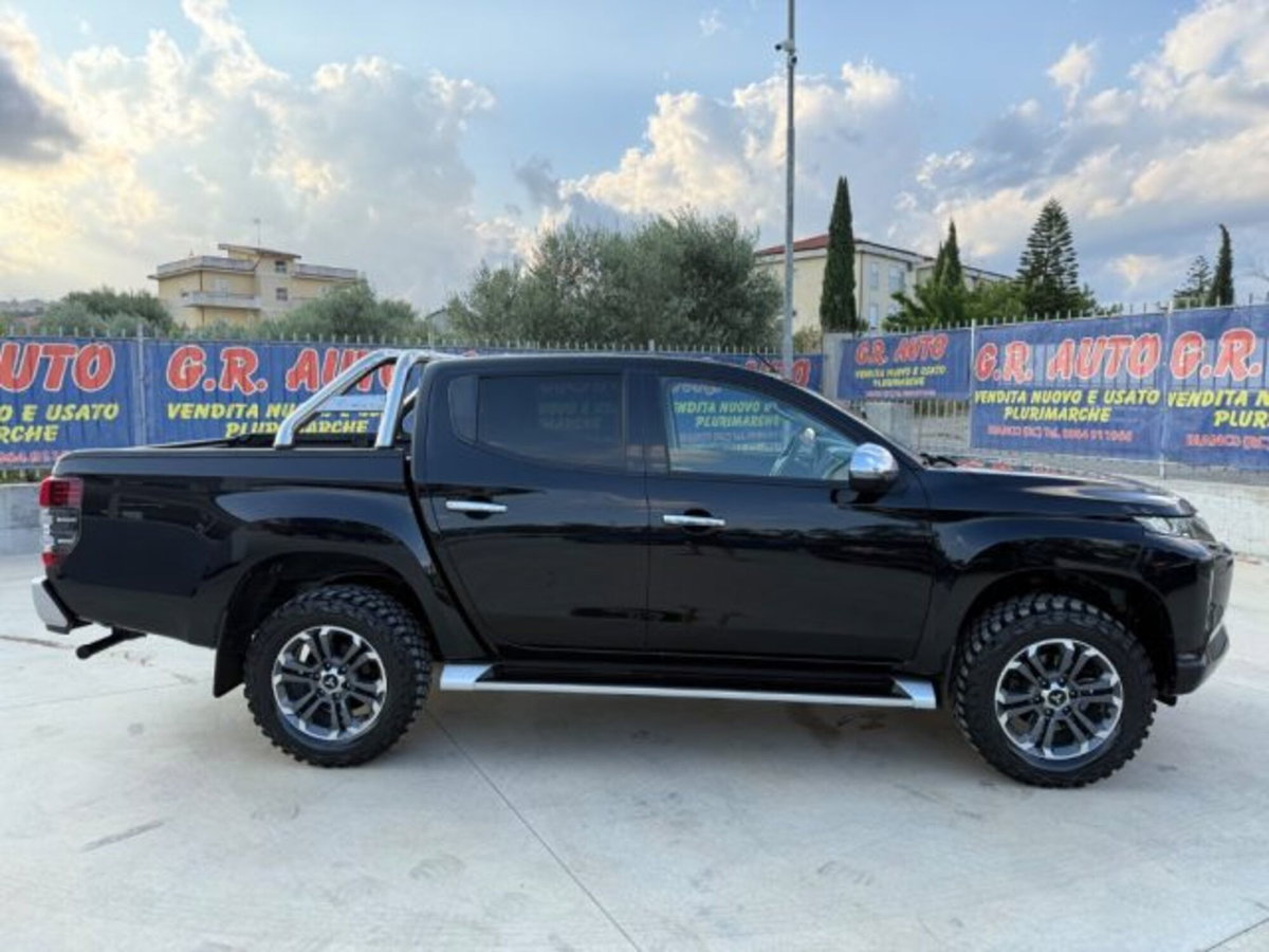 Mitsubishi L200 2.3 D Double Cab 4x4 Hurricane (5)