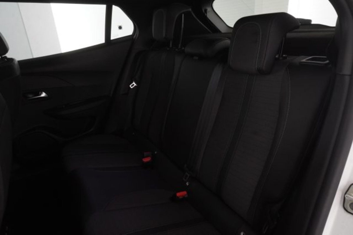 Peugeot 2008 PureTech 100 S&S Allure Pack (11)