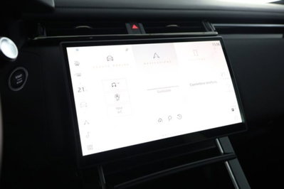 Land Rover Range Rover Velar 2.0D I4 204 CV (17)