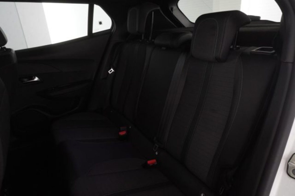 Peugeot 2008 PureTech 100 S&S Allure Pack (11)