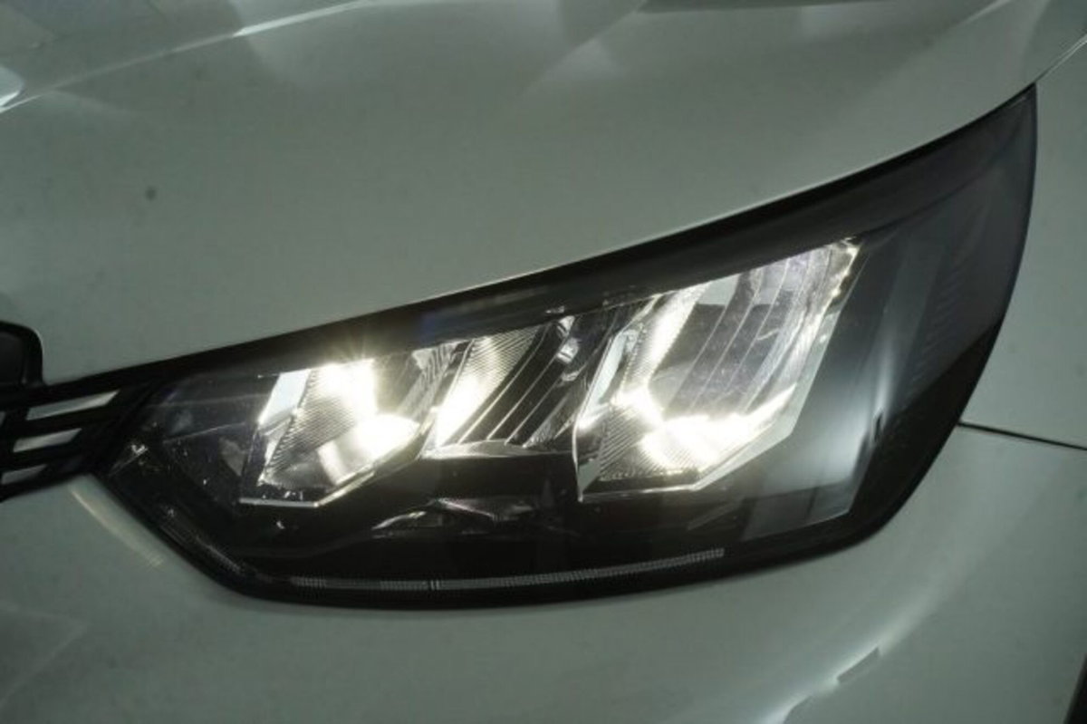 Peugeot 2008 PureTech 100 S&S Allure Pack (17)