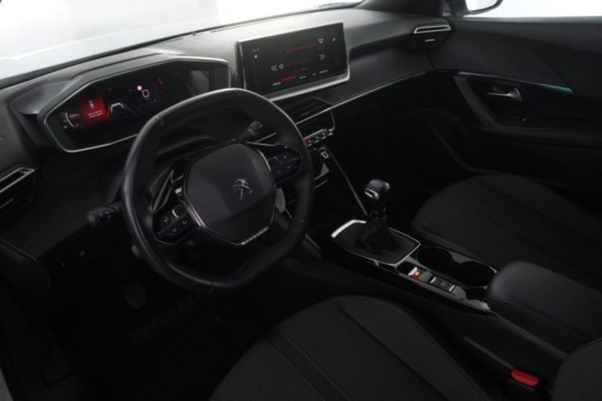 Peugeot 2008 PureTech 100 S&S Allure Pack (9)