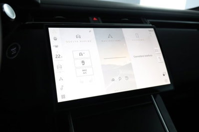 Land Rover Range Rover Velar 2.0D I4 204 CV (18)