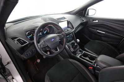Ford Kuga 1.5 TDCI 120 CV S&S 2WD ST-Line (9)