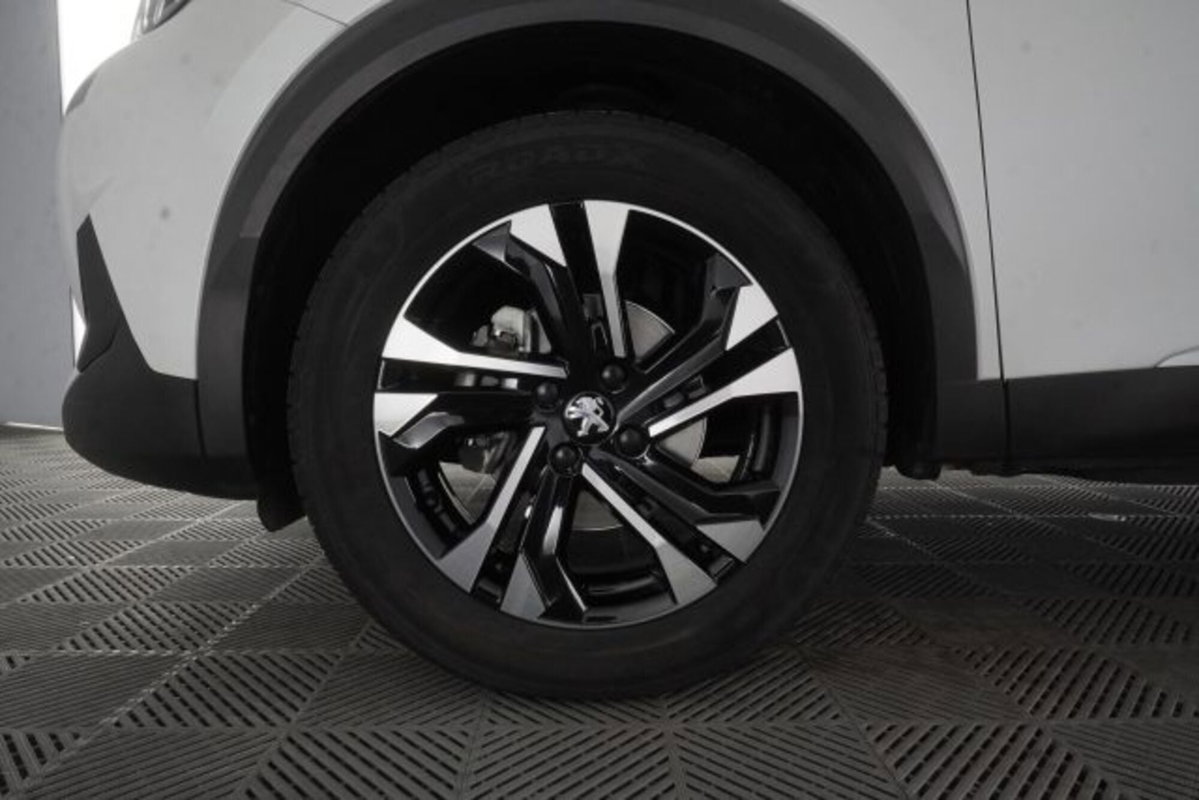 Peugeot 2008 PureTech 100 S&S Allure Pack (16)