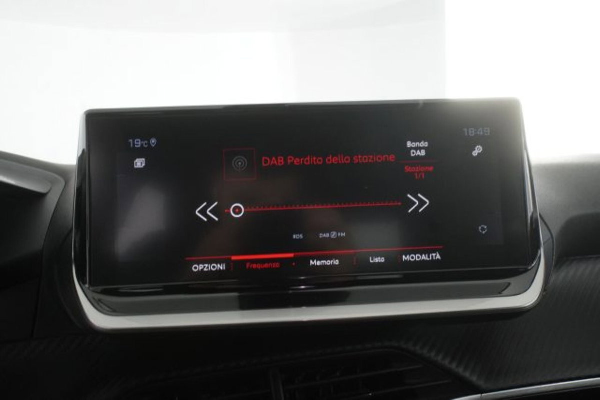 Peugeot 2008 PureTech 100 S&S Allure Pack (19)