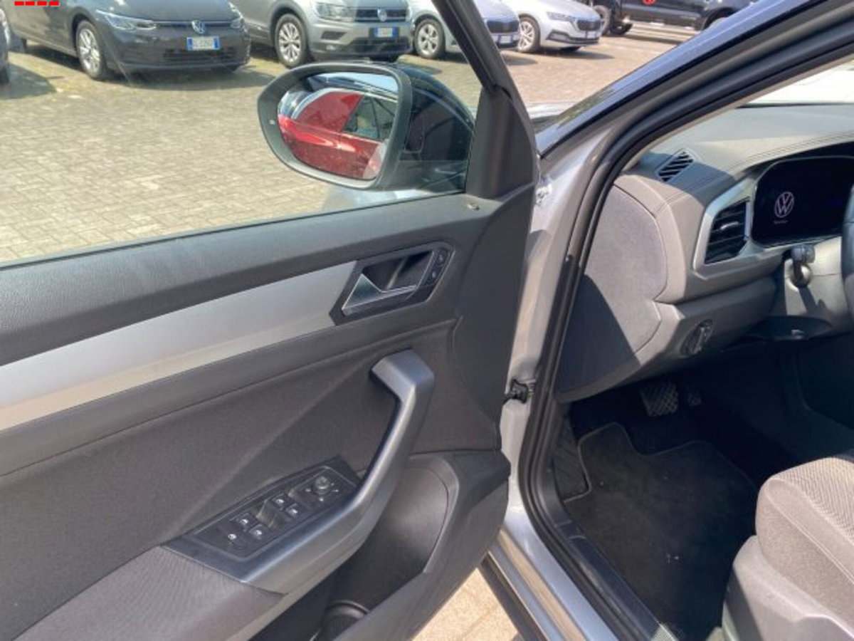 Volkswagen T-Roc 1.5 tsi Life dsg (17)